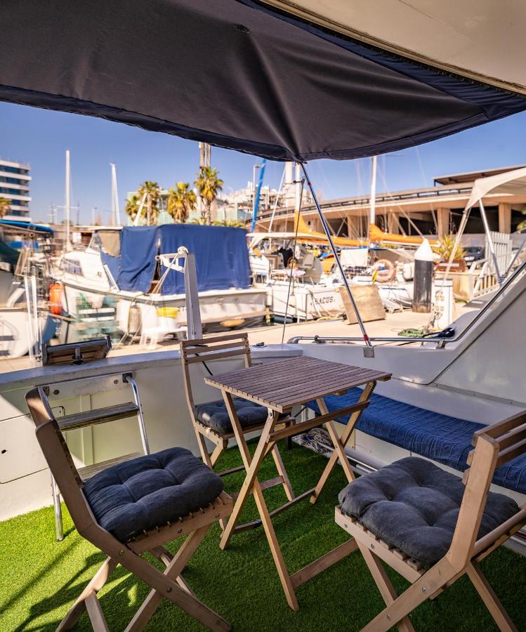Spacious And Charming Boat In Port Forum Otel Sant Adria de Besos Dış mekan fotoğraf